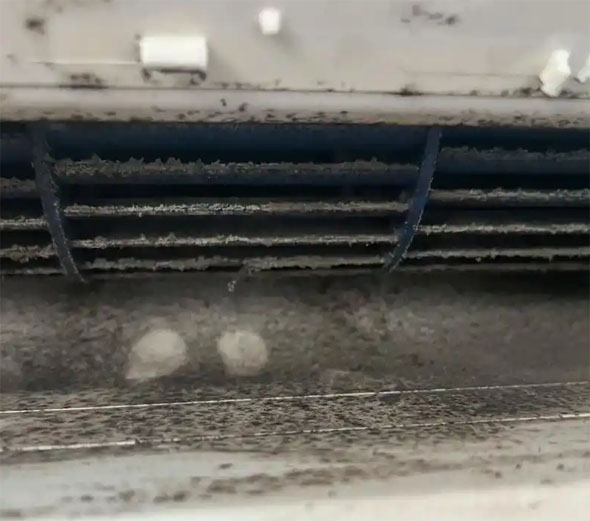 信州空调吹的风有股烧焦味是怎么回事